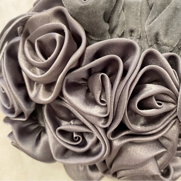 Gray Roses Bag Valentine's Day Drawstring Clutch Velour - Picture 9 of 9